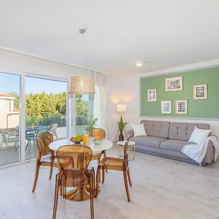 Tinel Boutique Apartment Promajna