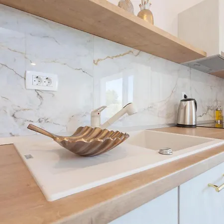 Tinel Boutique Apartamento Promajna